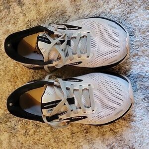 Brooks Women's Running Shoes - Black,Pink and White In 8 Wide